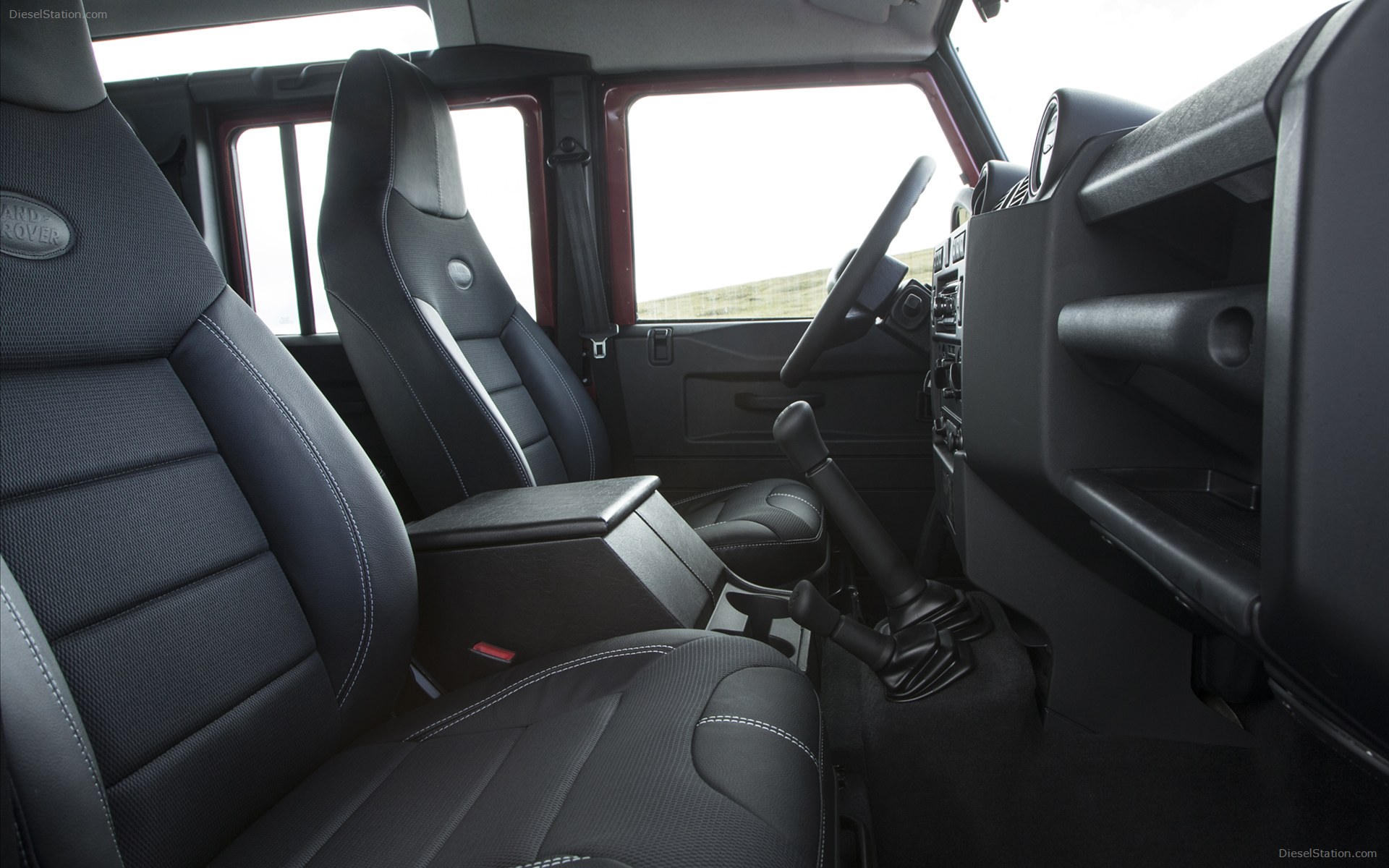 Land Rover Defender 2013